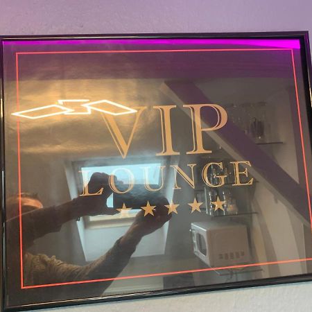Best-Preis -Vip Lounge- Mit Netflix, Self-Check-In, Ebike Ladestation, Fahrradraum, Wlan Und Netflix - Direkt Am Elberadweg Im Herzen Von Wittenberge Exterior foto